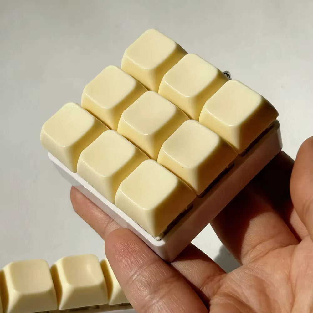 Relaxing DIY Keyboard Fidget Keychain Keys Button Relief Stress Finger Keyboard Cap Pass the Time Keycap Clicker Toy Adult