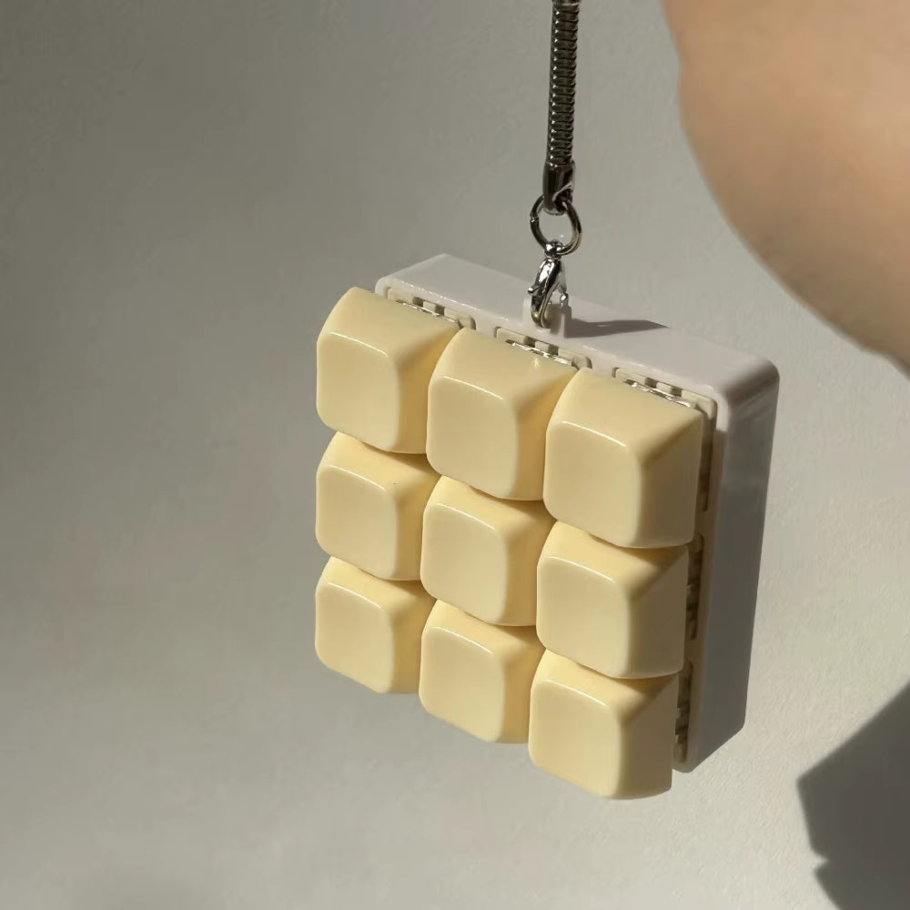 Relaxing DIY Keyboard Fidget Keychain Keys Button Relief Stress Finger Keyboard Cap Pass the Time Keycap Clicker Toy Adult