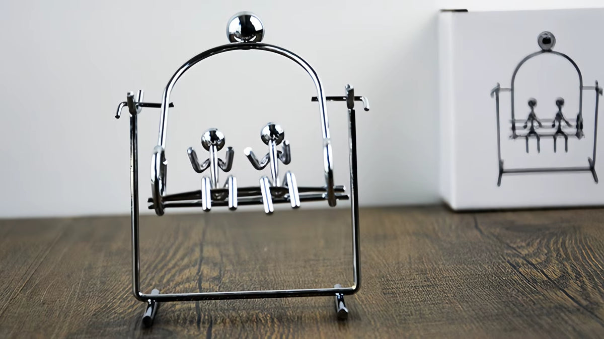 1PC Lovers Swing Kinetic Art Balance Manual Swing Physical Mechanics Decompression Home Office Desktop Decoration Gift for Child
